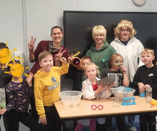 Diasporas skolu bērni iepazīst inženiertehniskās prasmes sadarbībā ar Rīgas Tehnisko universitāti